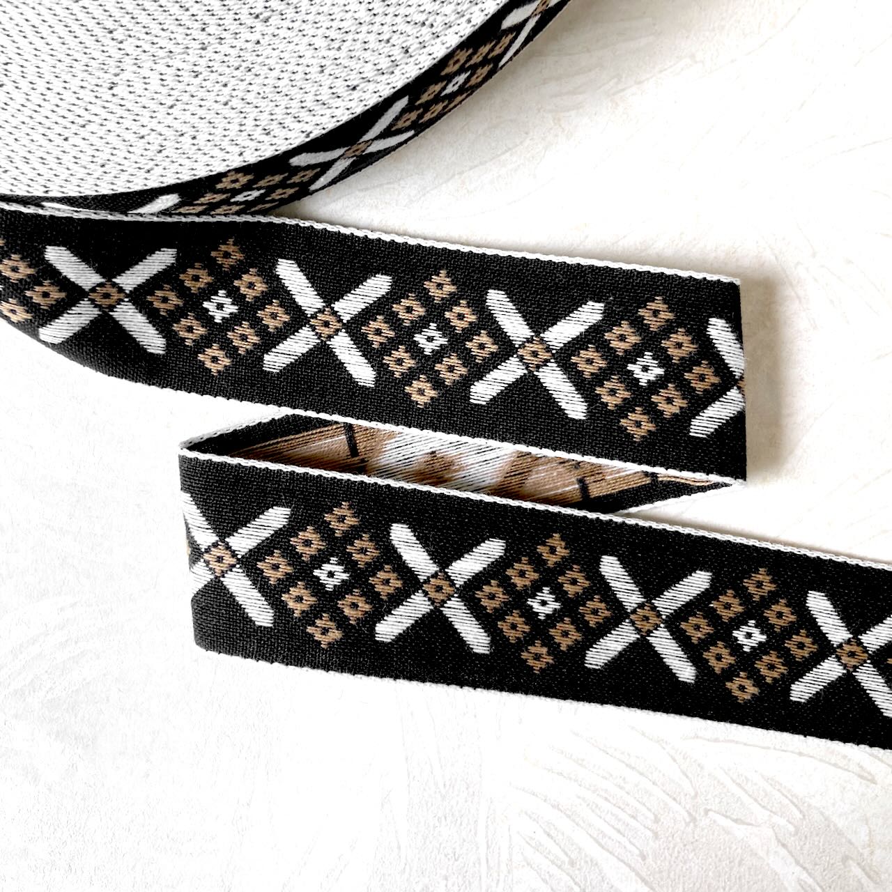 Geometric_Diamond_Jacquard_Ribbon