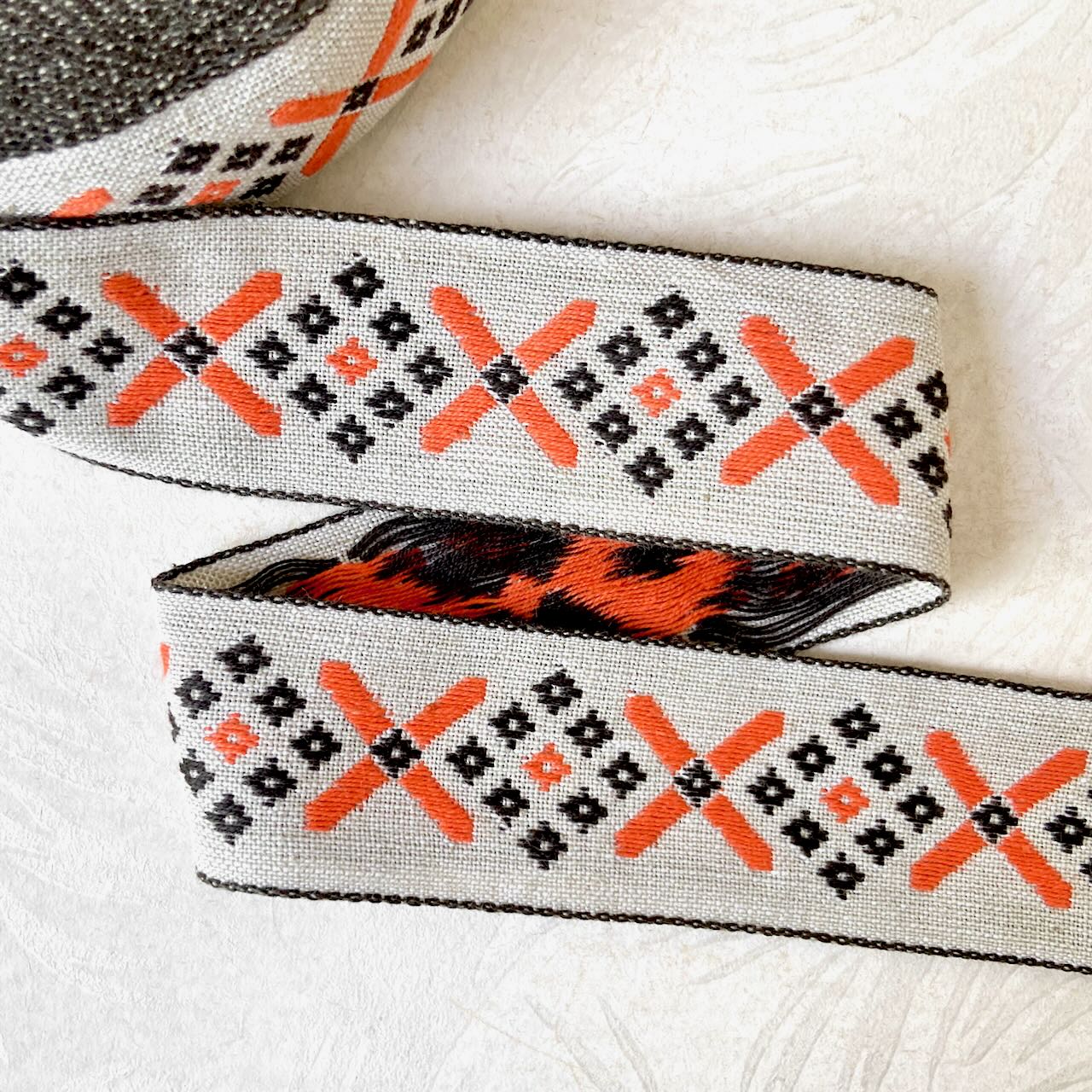 Geometric_Diamond_Jacquard_Ribbon