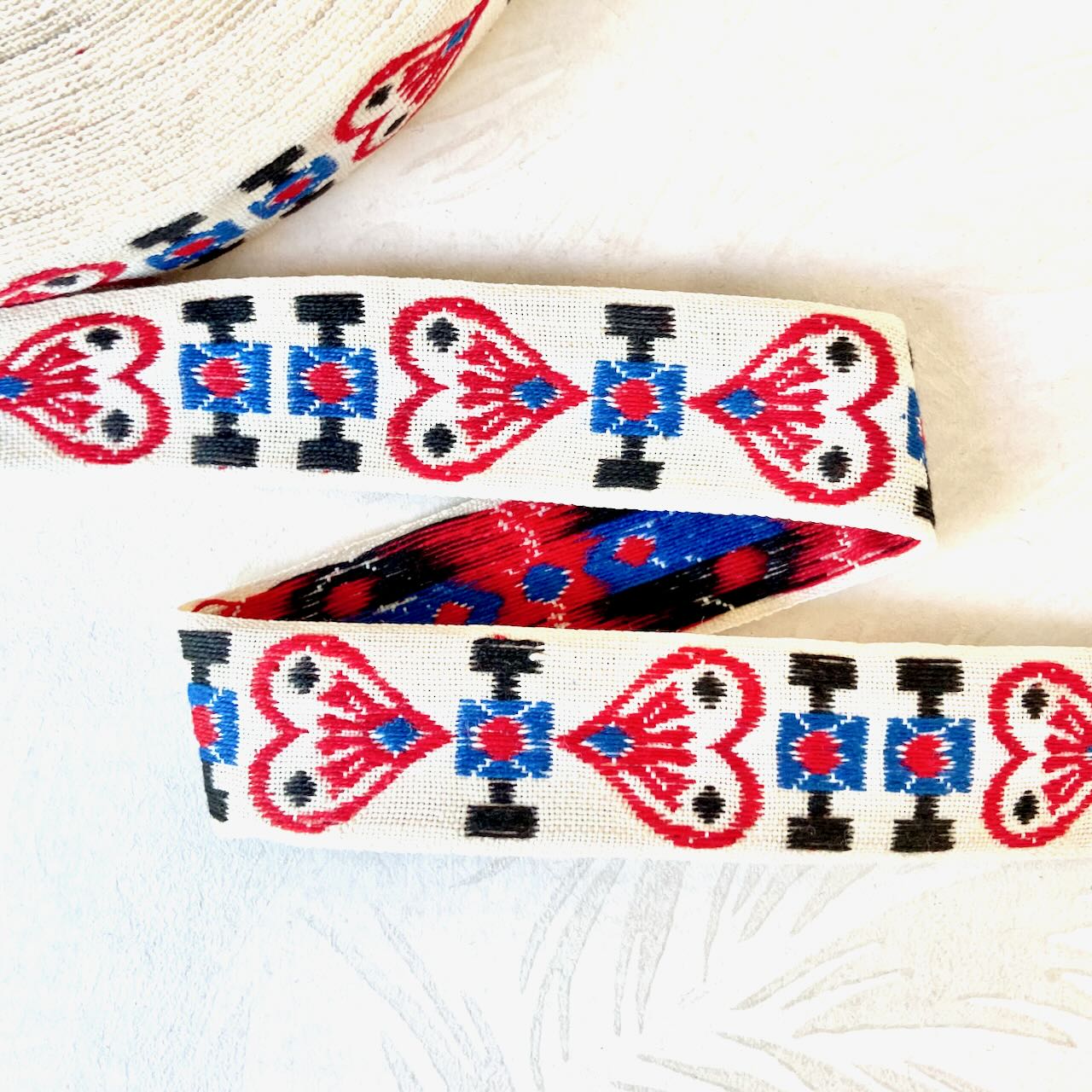 Geometric_Heart_Jacquard_Ribbon