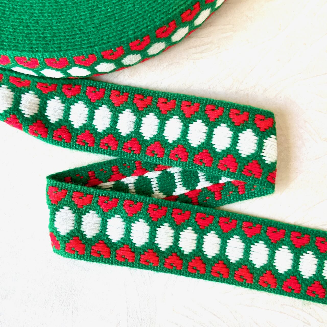 Geometric_Hearts_Jacquard_Ribbon