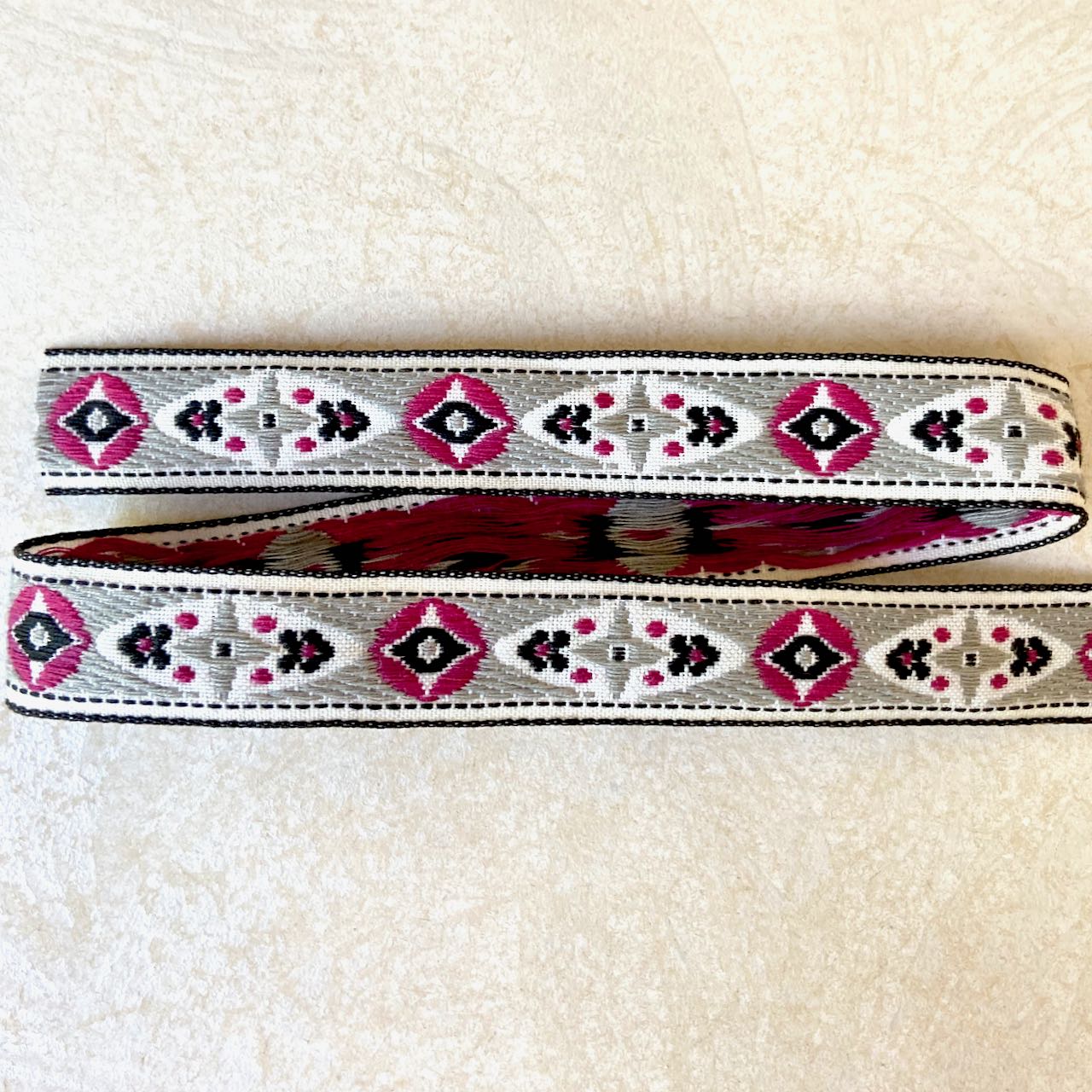 Geometric_Jacquard_Pink_Grey
