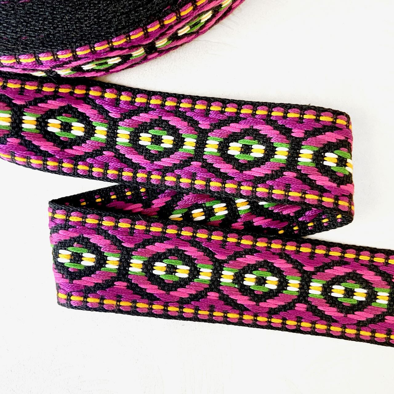 Geometric_Jacquard_Ribbon