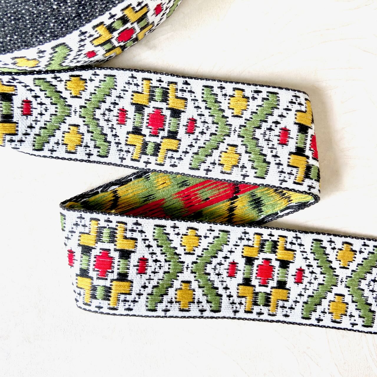 Geometric_Jacquard_Ribbon
