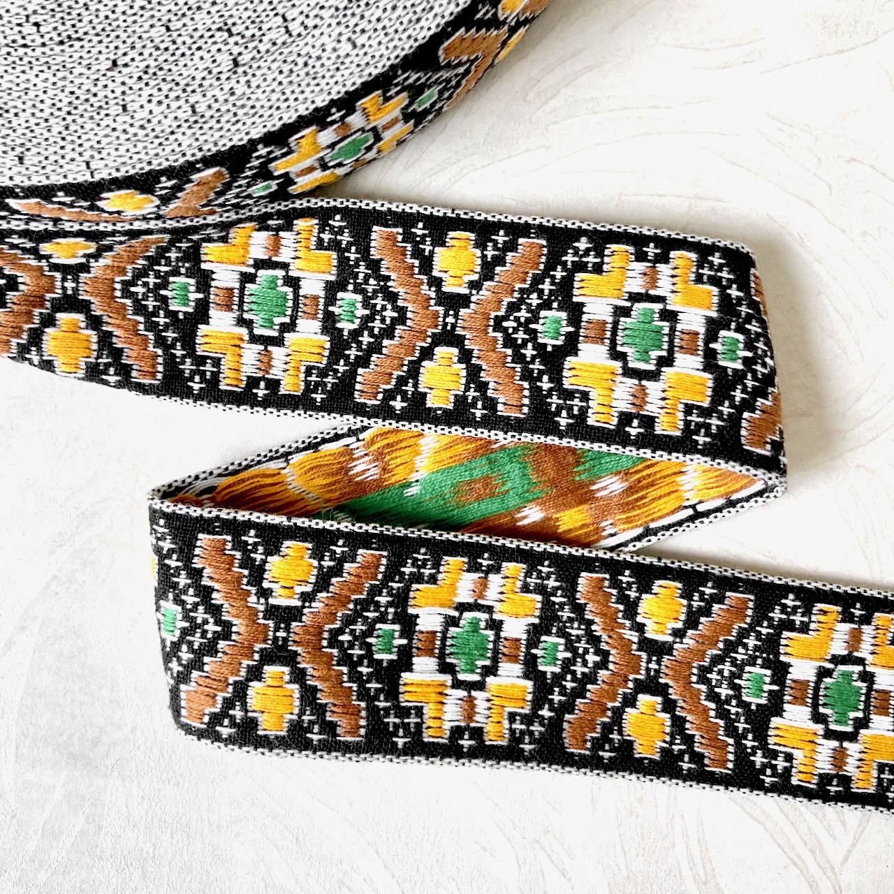Geometric_Jacquard_Ribbon
