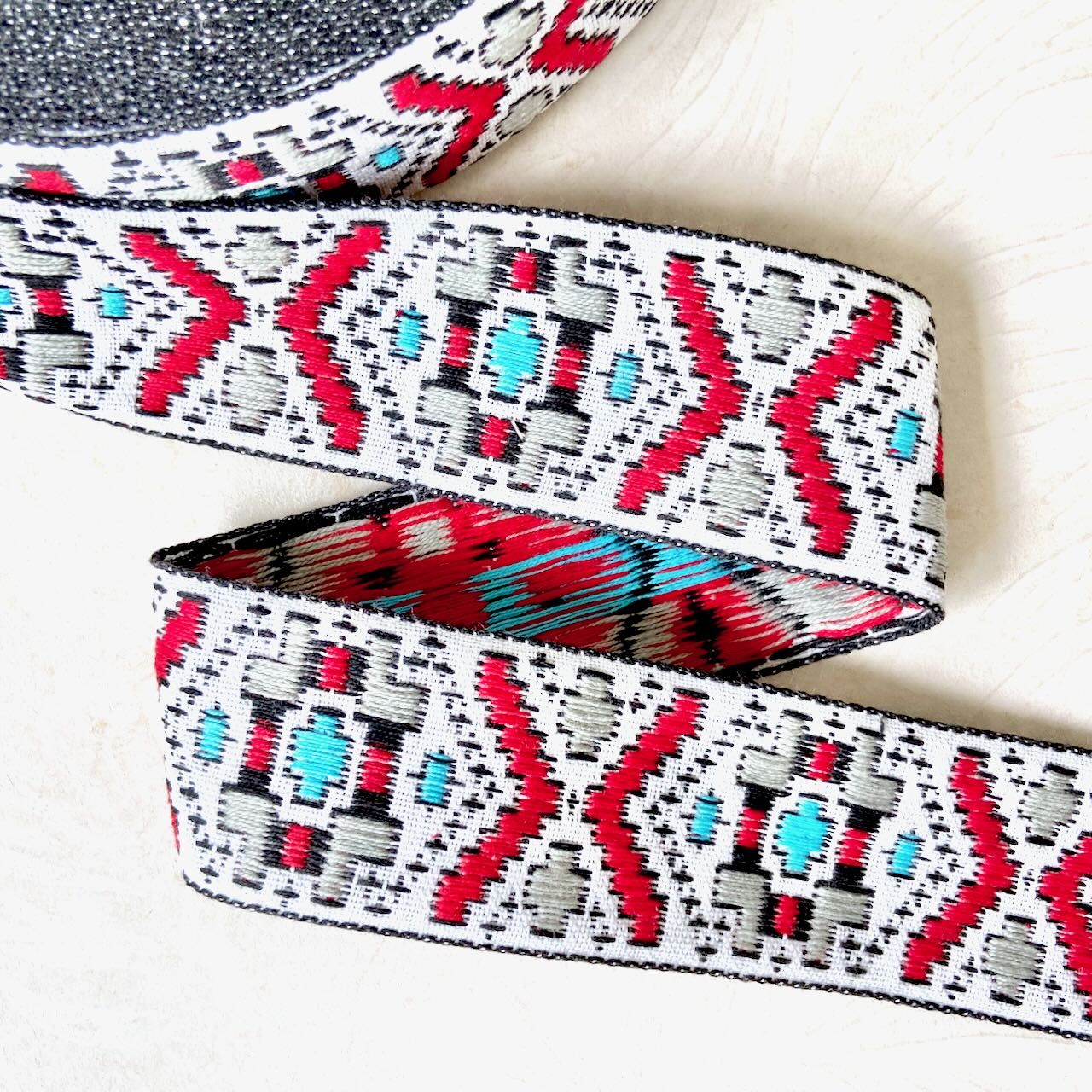 Geometric_Jacquard_Ribbon