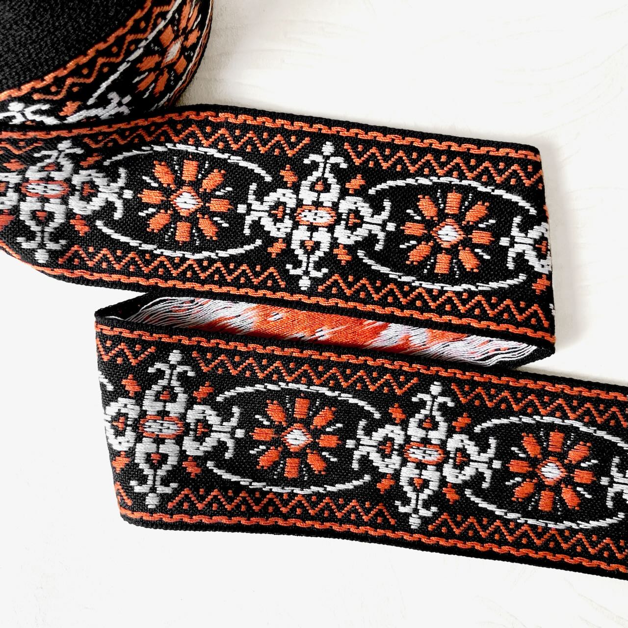 Geometric_Jacquard_Ribbon