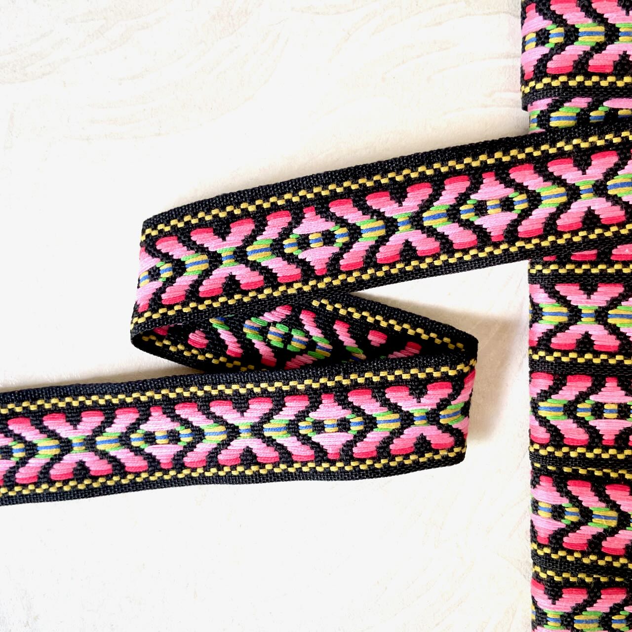 Geometric_Jacquard_Ribbon