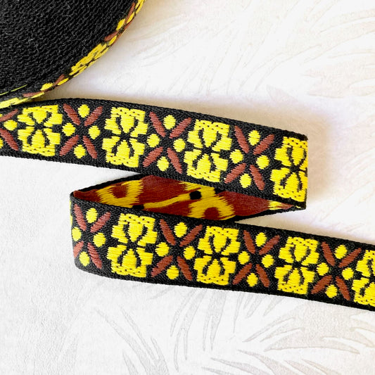 Geometric_Jacquard_Ribbon