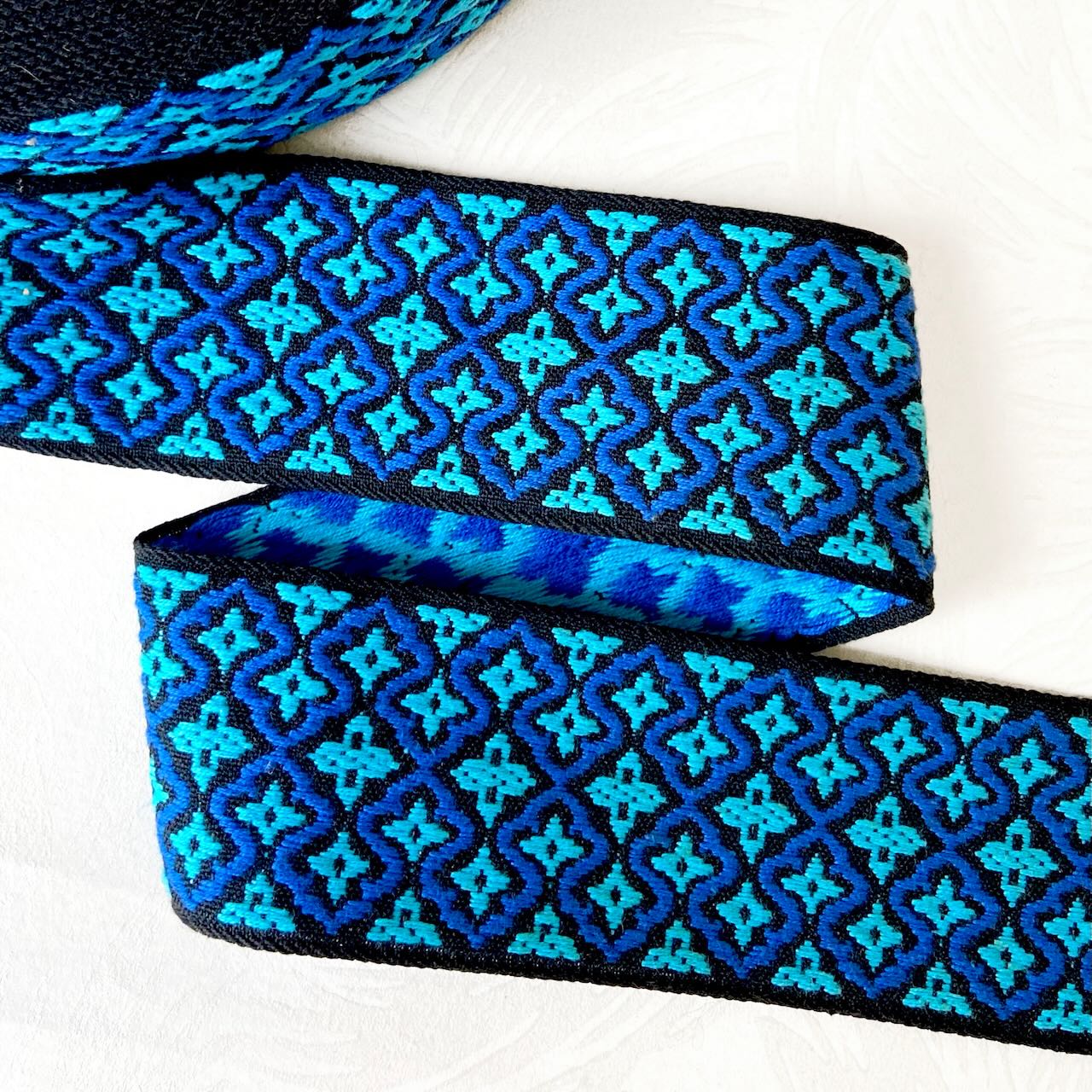 Geometric_Jacquard_Ribbon