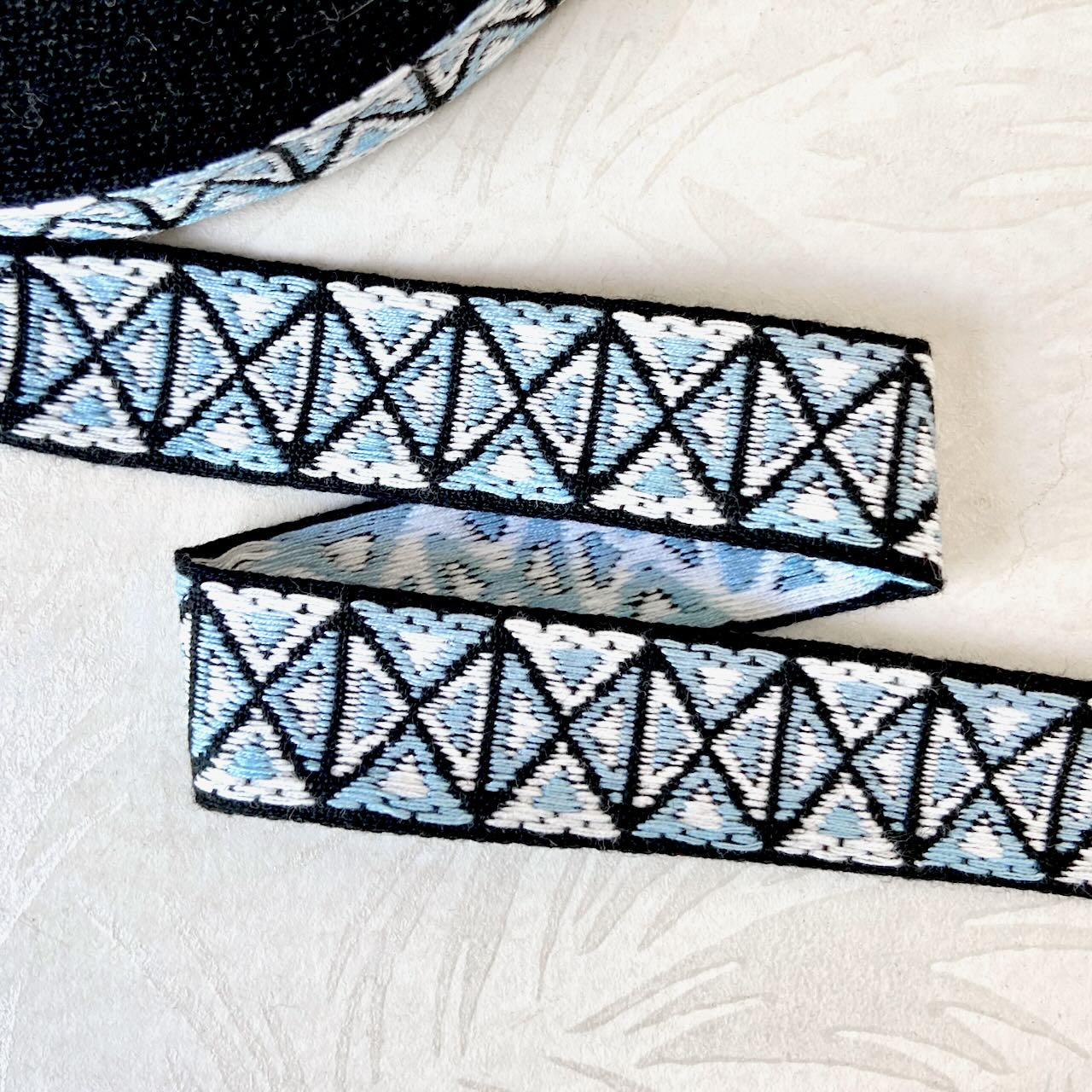 Geometric_Jacquard_Ribbon