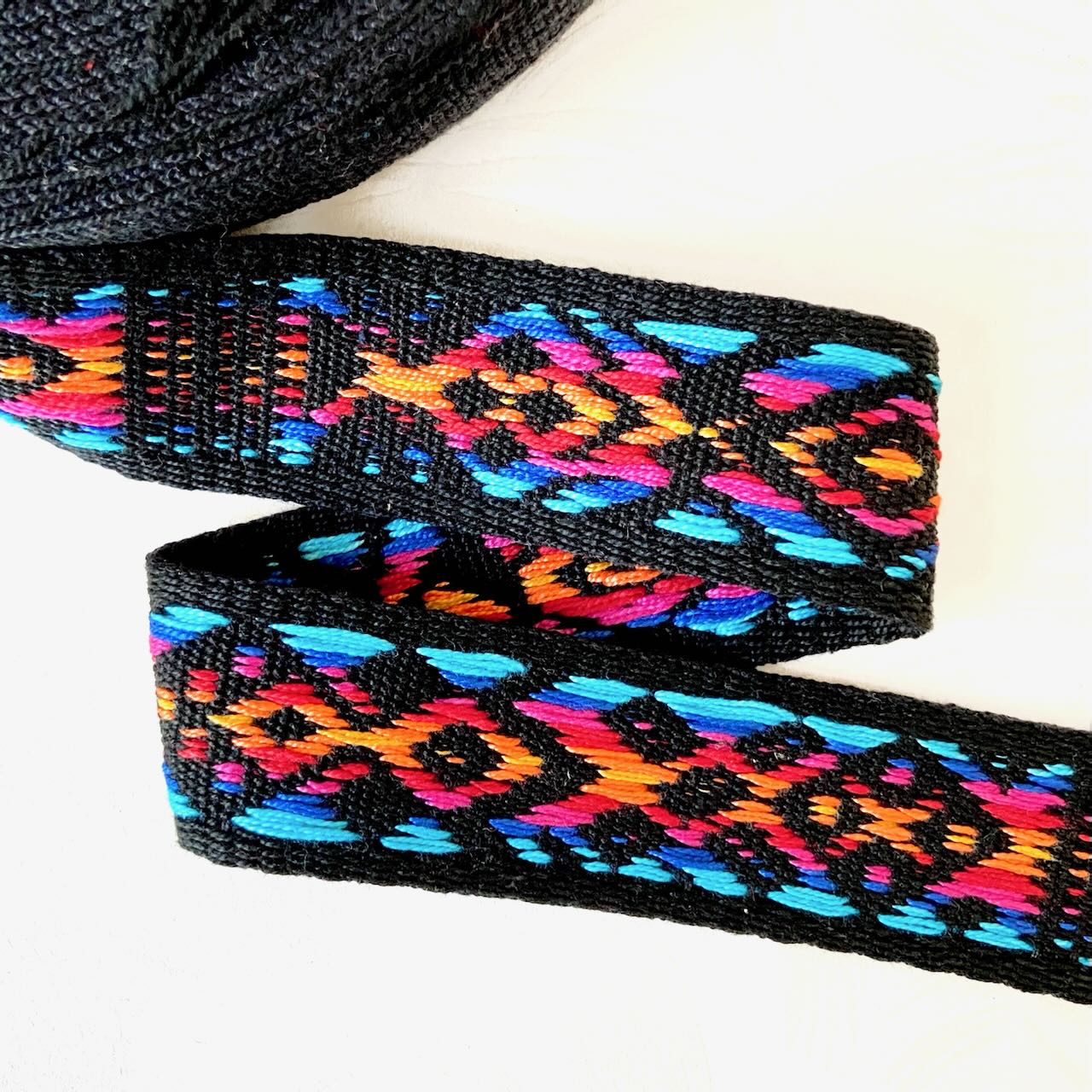 Geometric_Jacquard_Ribbon