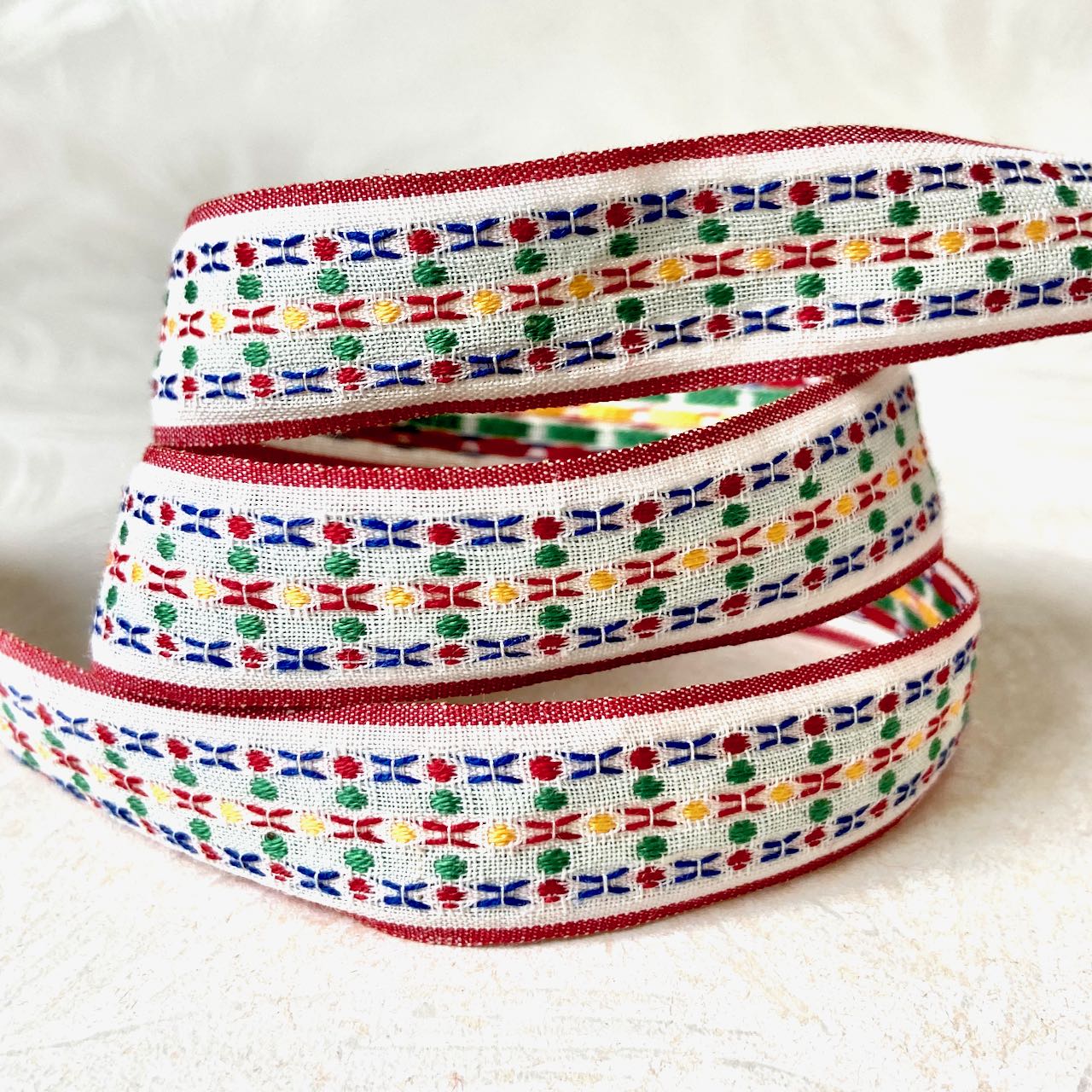 Geometric_Jacquard_Ribbon_Dots_X