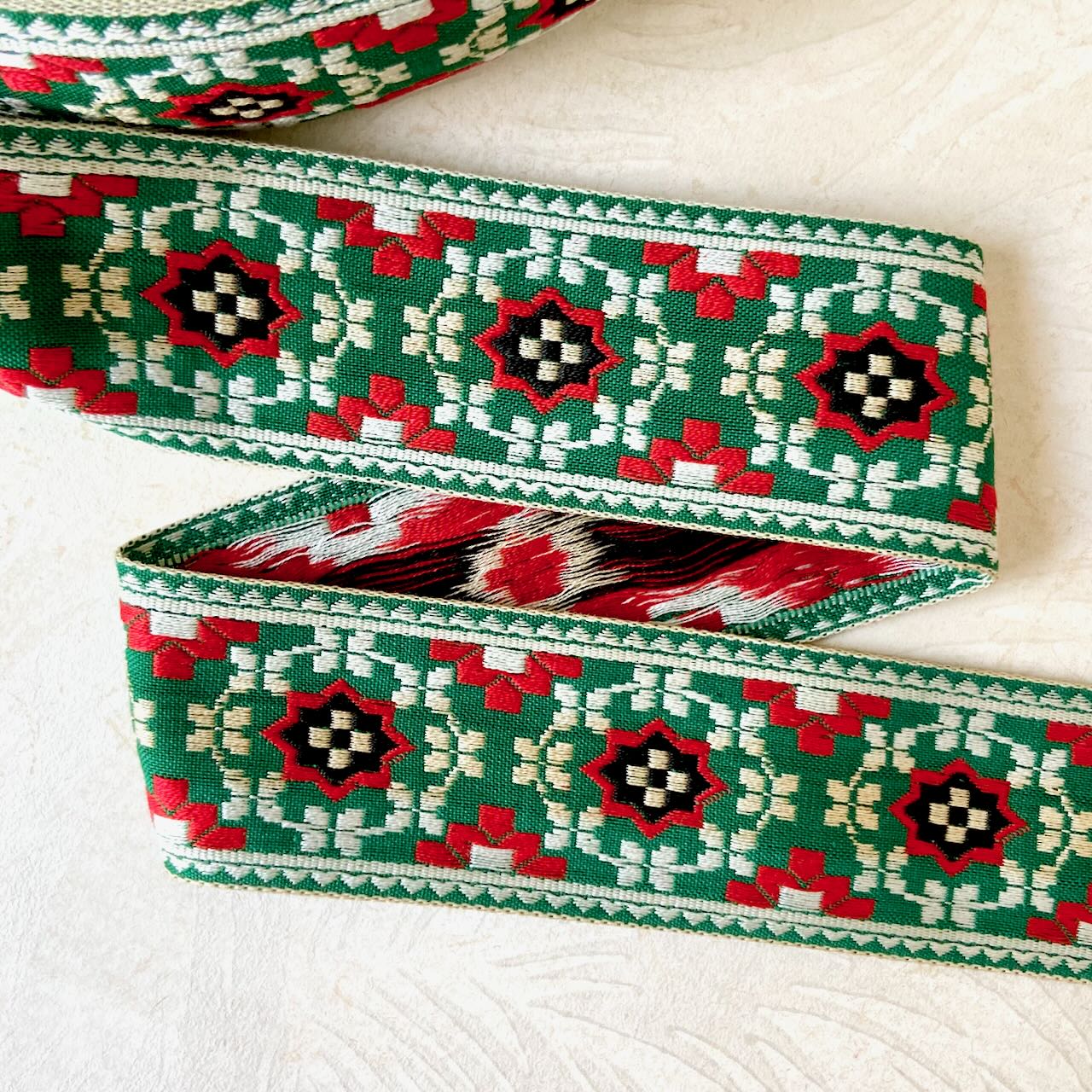 Geometric_Starburst_Jacquard_Ribbon