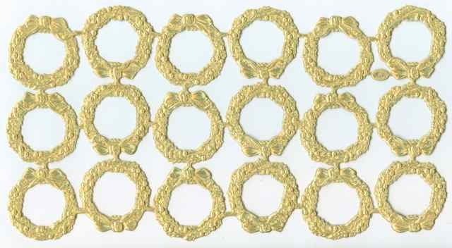 Gold_Dresden_Holly_Wreath