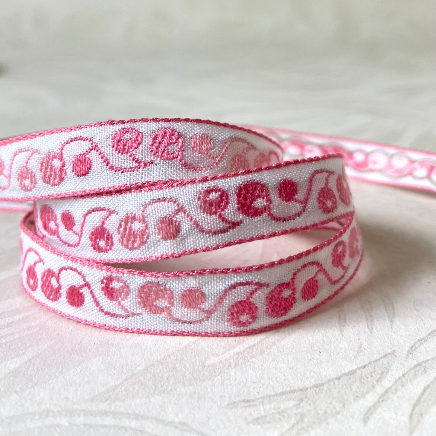 Scrolling Berries Jacquard - Vintage - Multiple Colorways