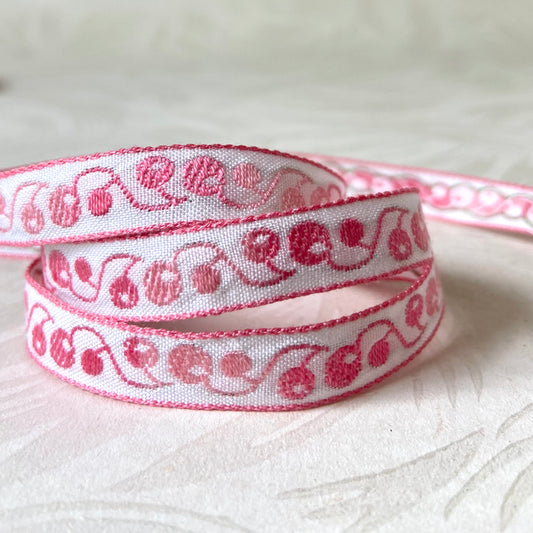 Scrolling Berries Jacquard - Vintage - Multiple Colorways