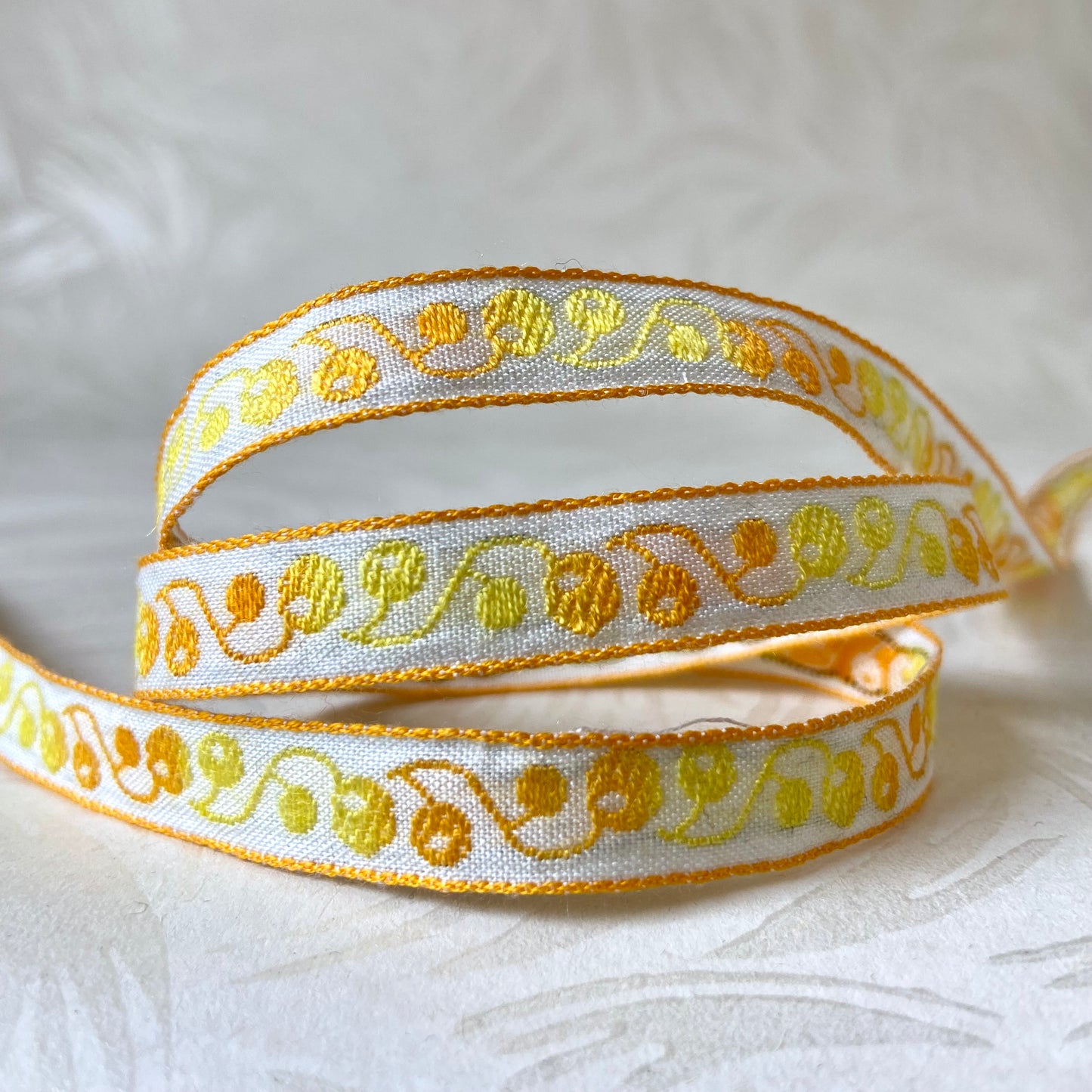 Scrolling Berries Jacquard - Vintage - Multiple Colorways