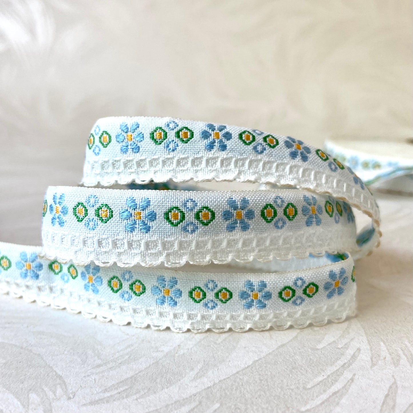 One sided Scalloped Flowers and Circles Jacquard - Vintage - Multiple Colorways