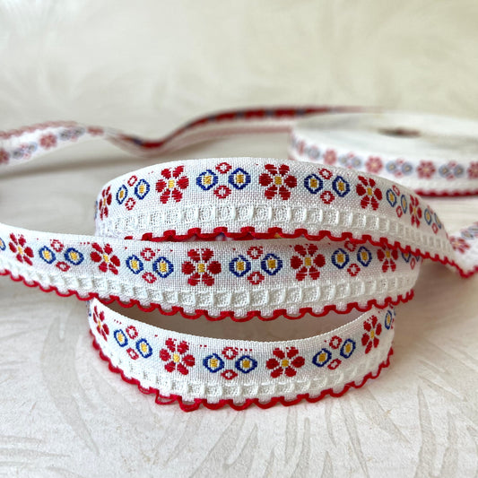 One sided Scalloped Flowers and Circles Jacquard - Vintage - Multiple Colorways