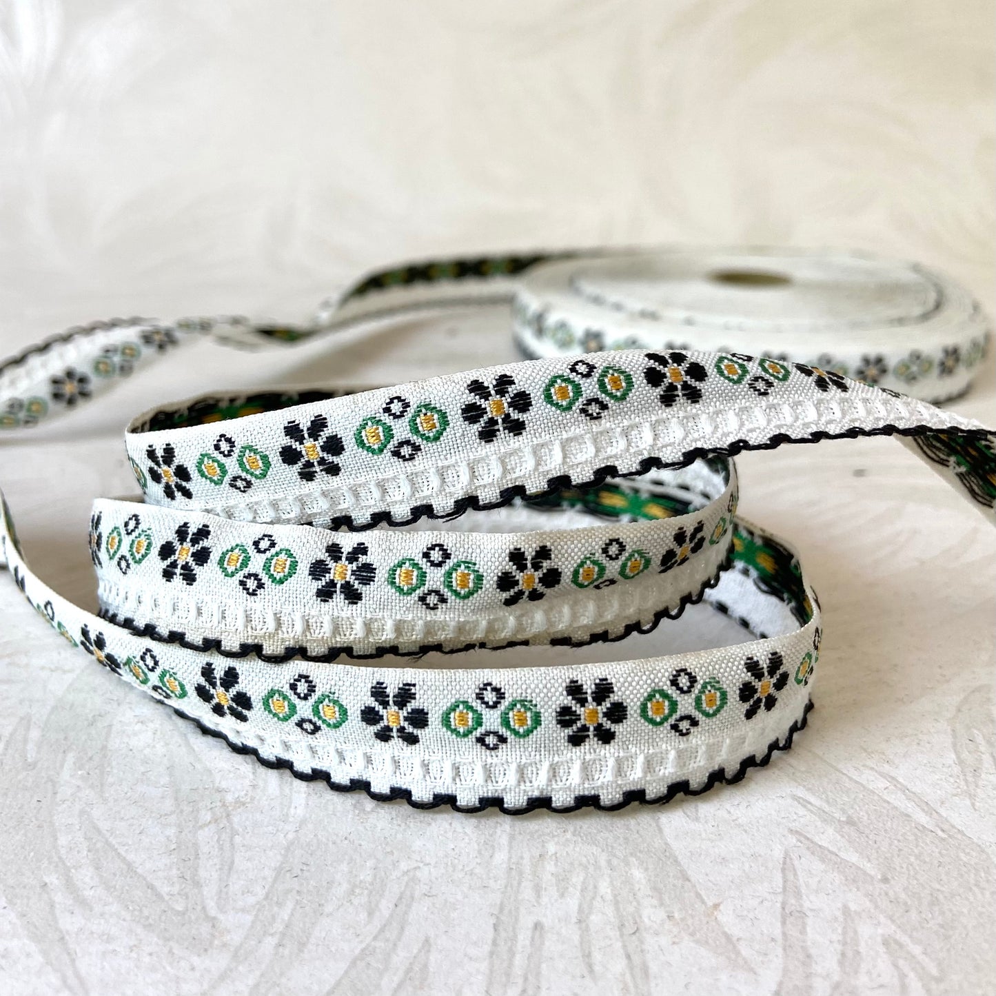 One sided Scalloped Flowers and Circles Jacquard - Vintage - Multiple Colorways