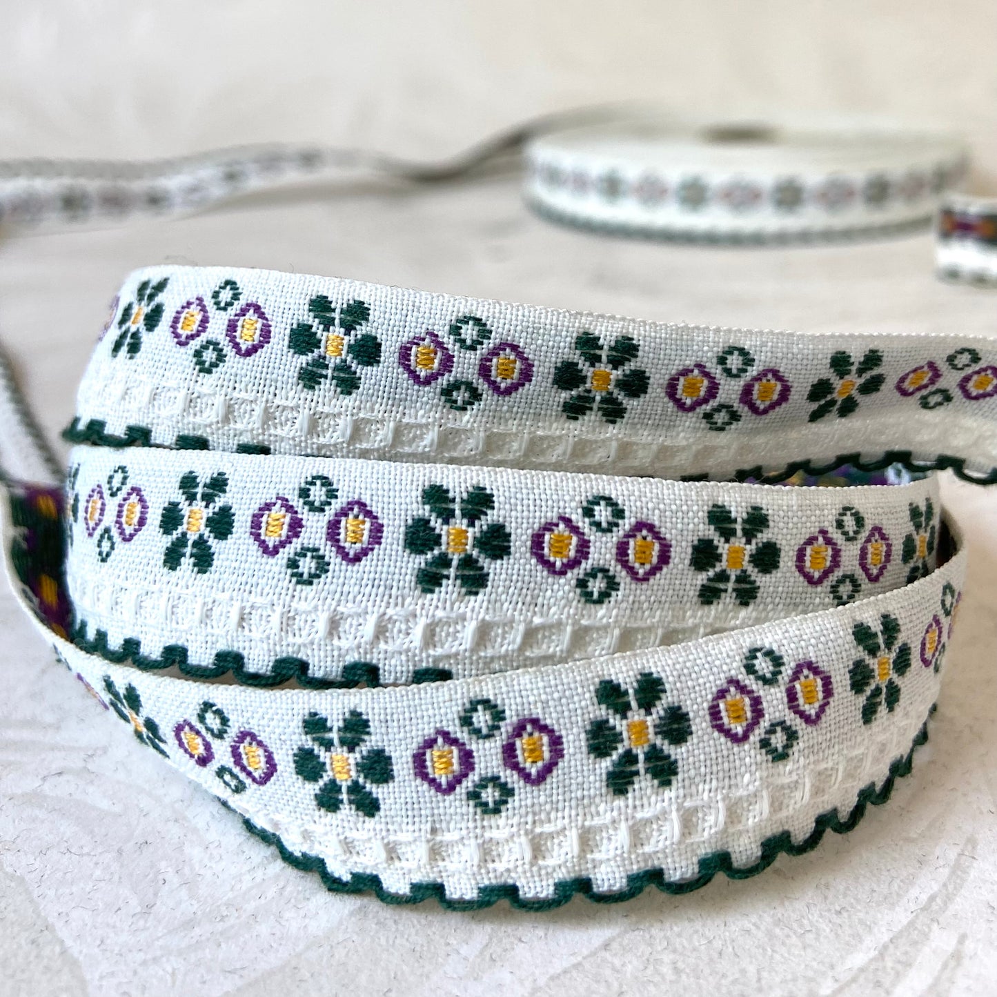 One sided Scalloped Flowers and Circles Jacquard - Vintage - Multiple Colorways