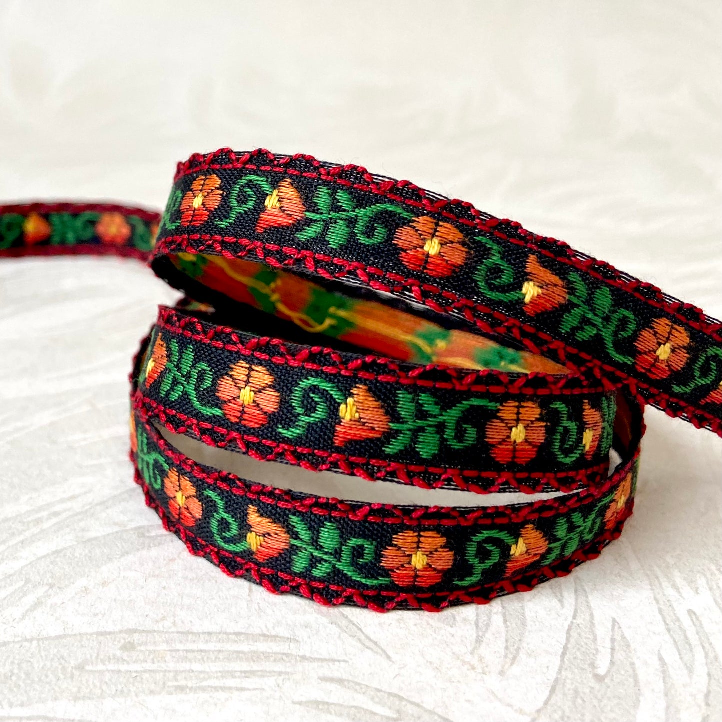 Scallop Edge Daisy Floral Jacquard - Multiple Colorways