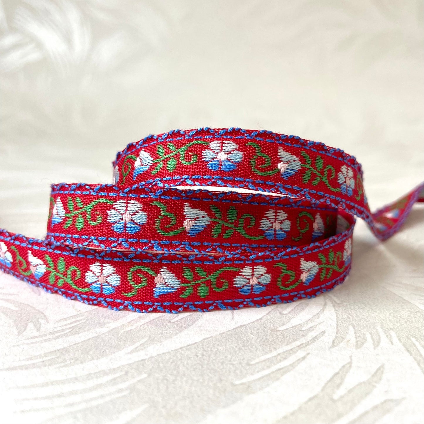 Scallop Edge Daisy Floral Jacquard - Multiple Colorways