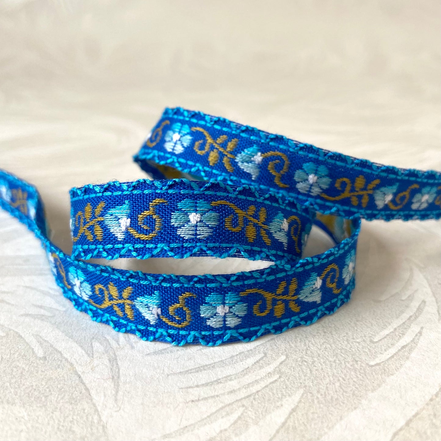 Scallop Edge Daisy Floral Jacquard - Multiple Colorways