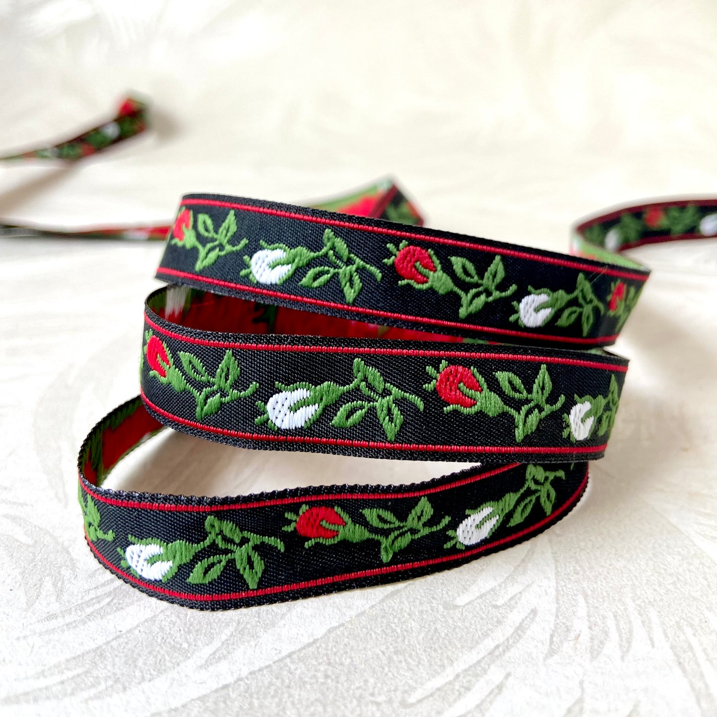Rosebuds Jacquard - Multiple Colorways