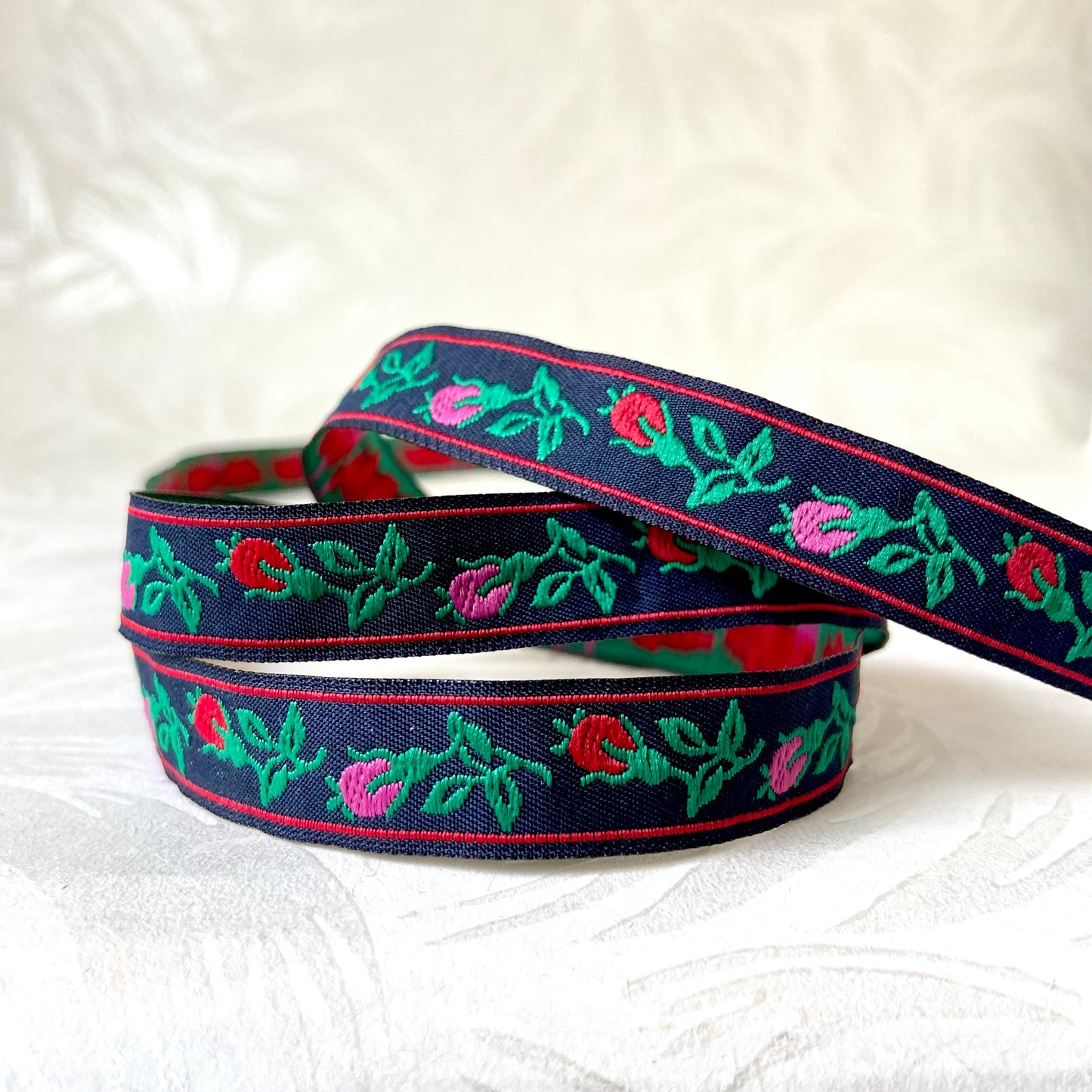 Rosebuds Jacquard - Multiple Colorways