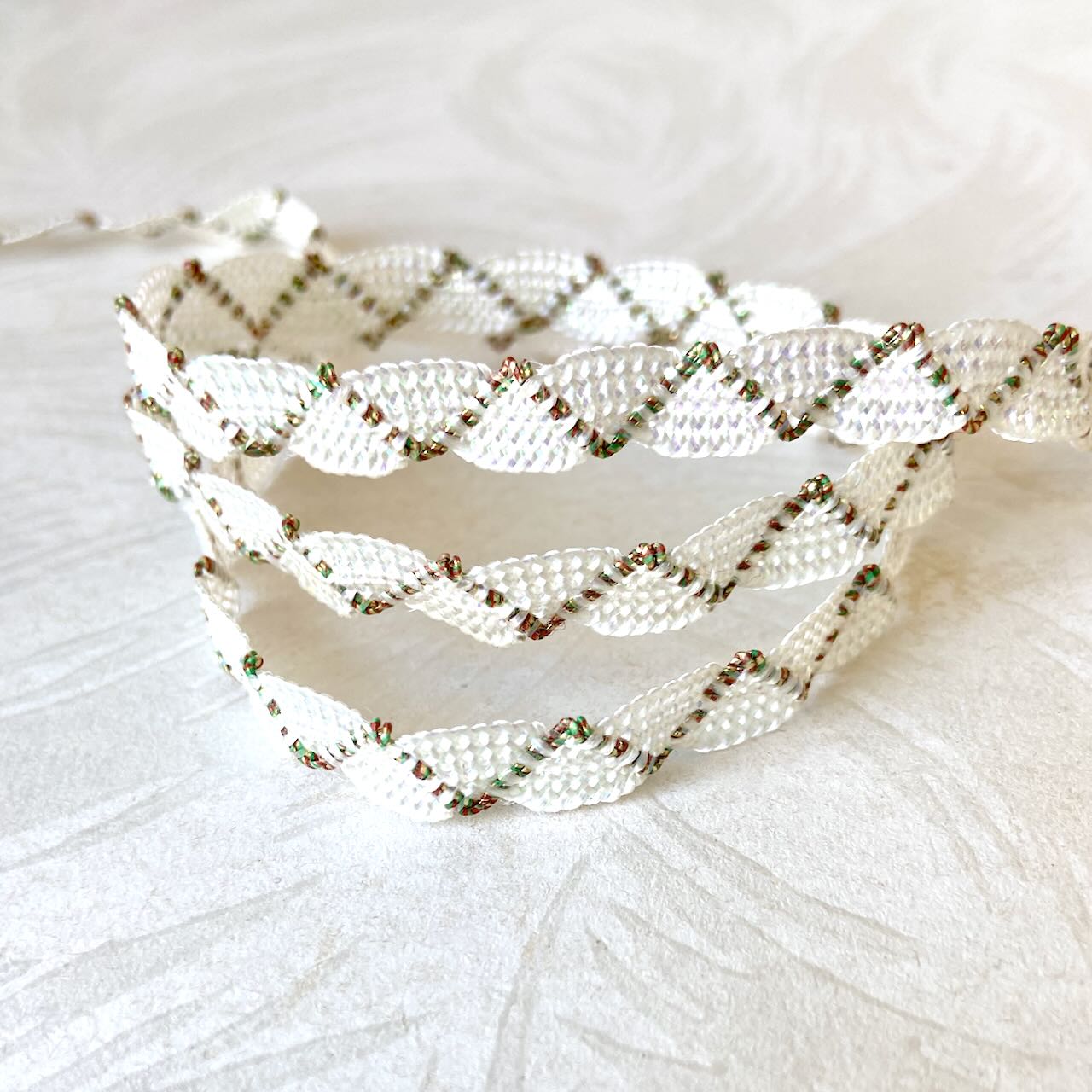 Iridescent_Wavy_Braid