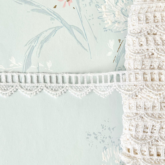 Ivory_Scalloped_Venice_Lace