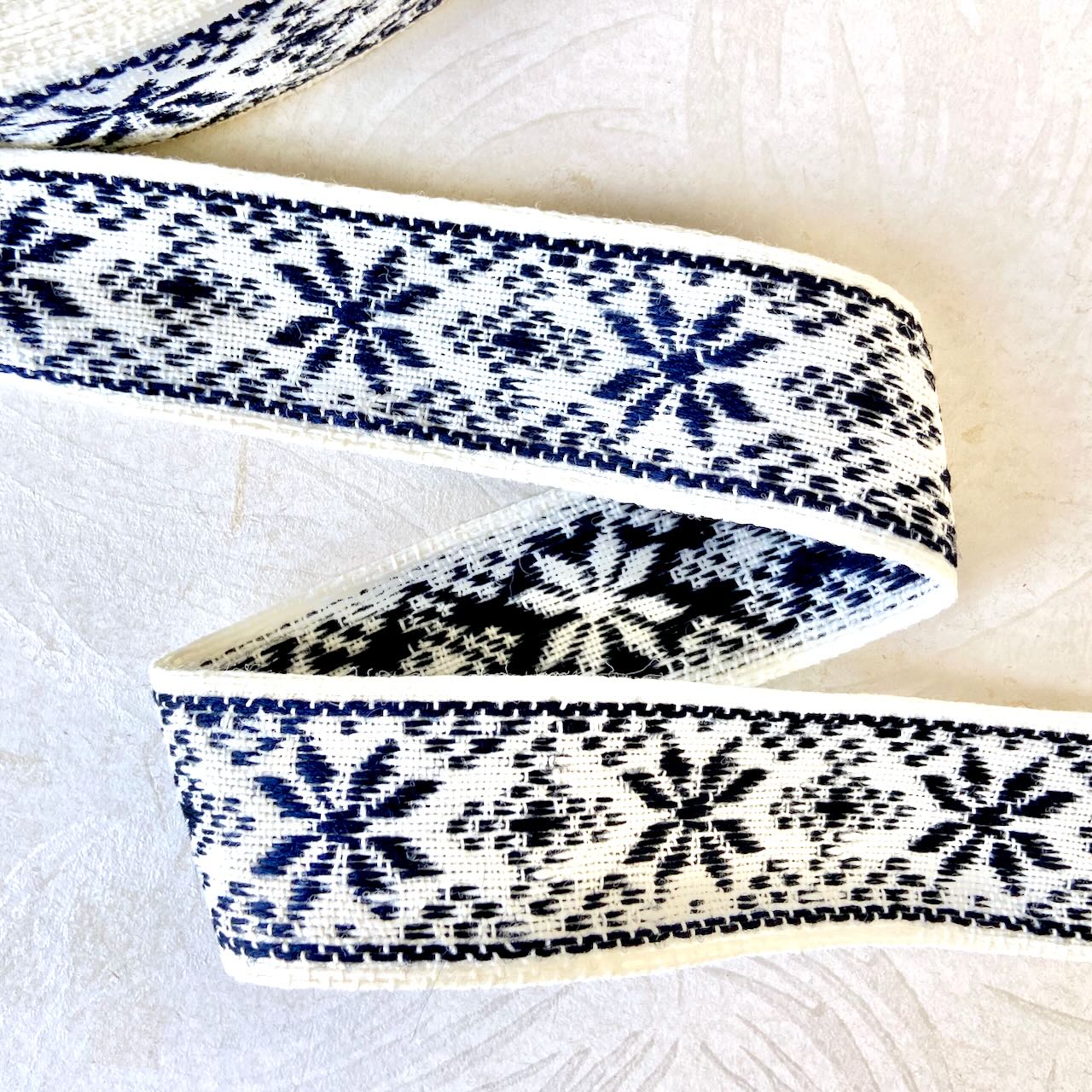 Knit_Snowflake_Jacquard_Ribbon