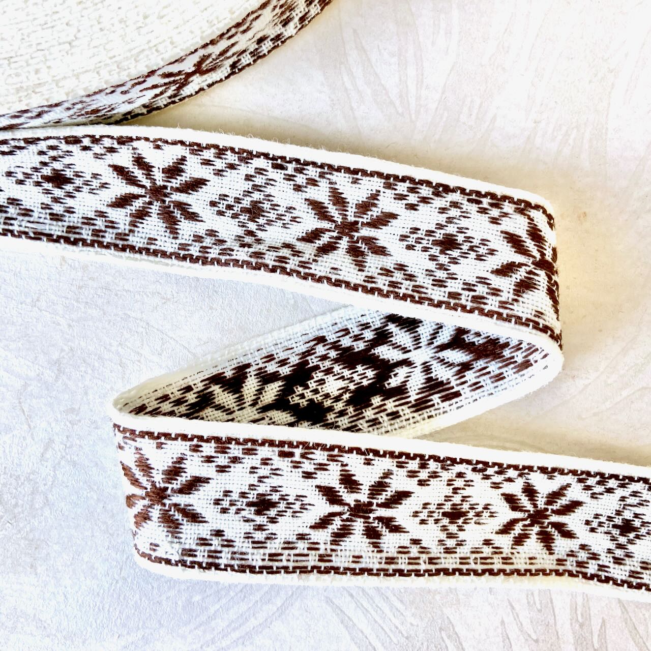 Knit_Snowflake_Jacquard_Ribbon