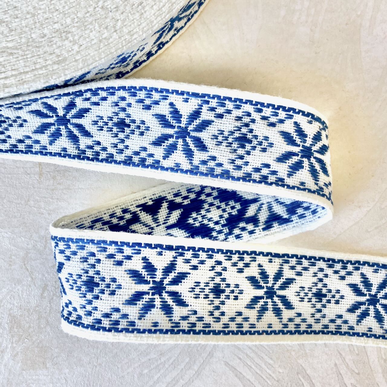 Knit_Snowflake_Jacquard_Ribbon