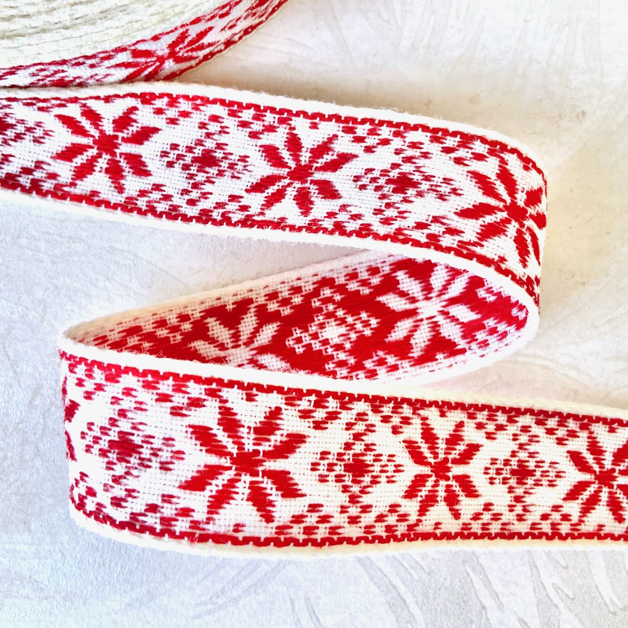 Knit_Snowflake_Jacquard_Ribbon