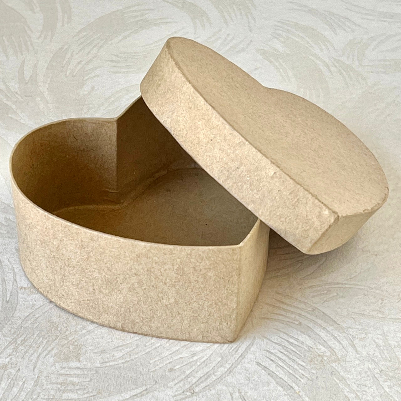 Plain Kraft Paper Maché Heart Boxes With Lid