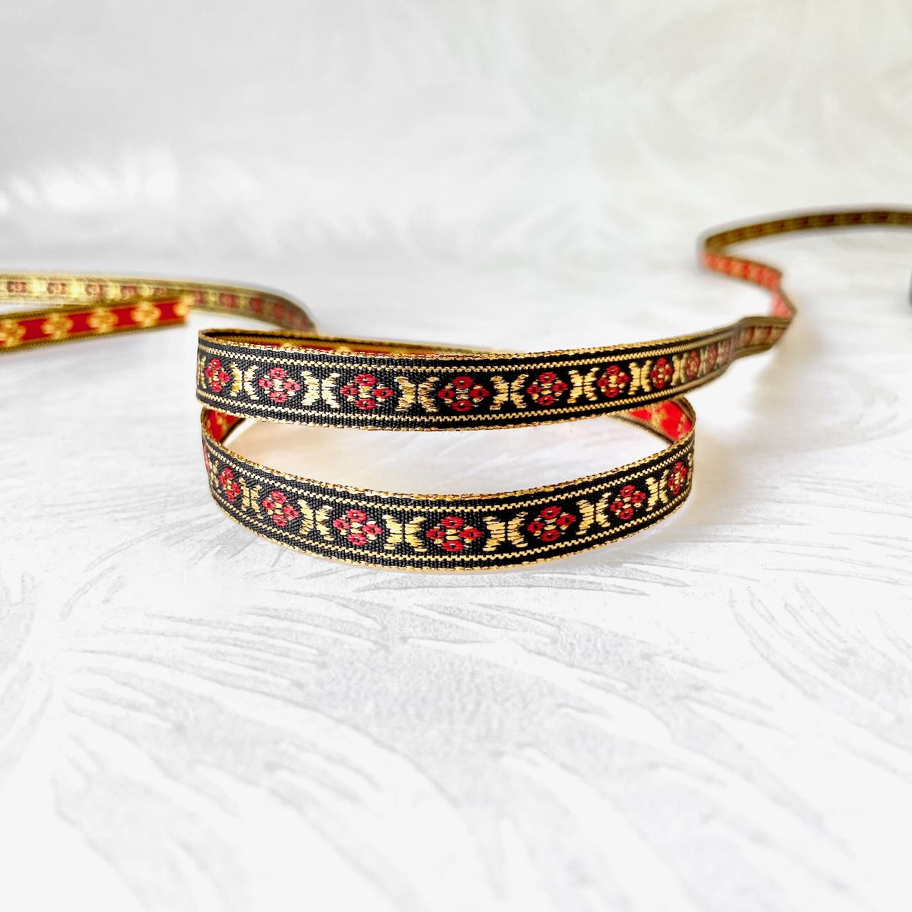 Metallic_Geometric_Jacquard_Ribbon