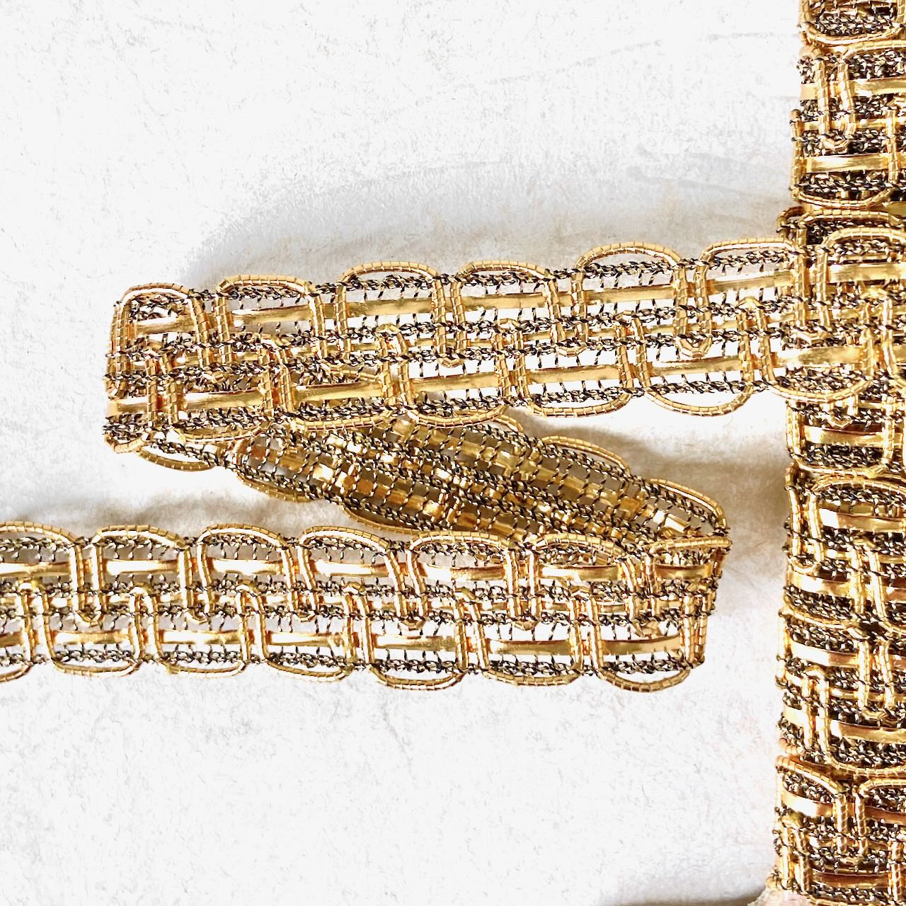 Metallic_Gold_Open_Weave_Scalloped_Trim