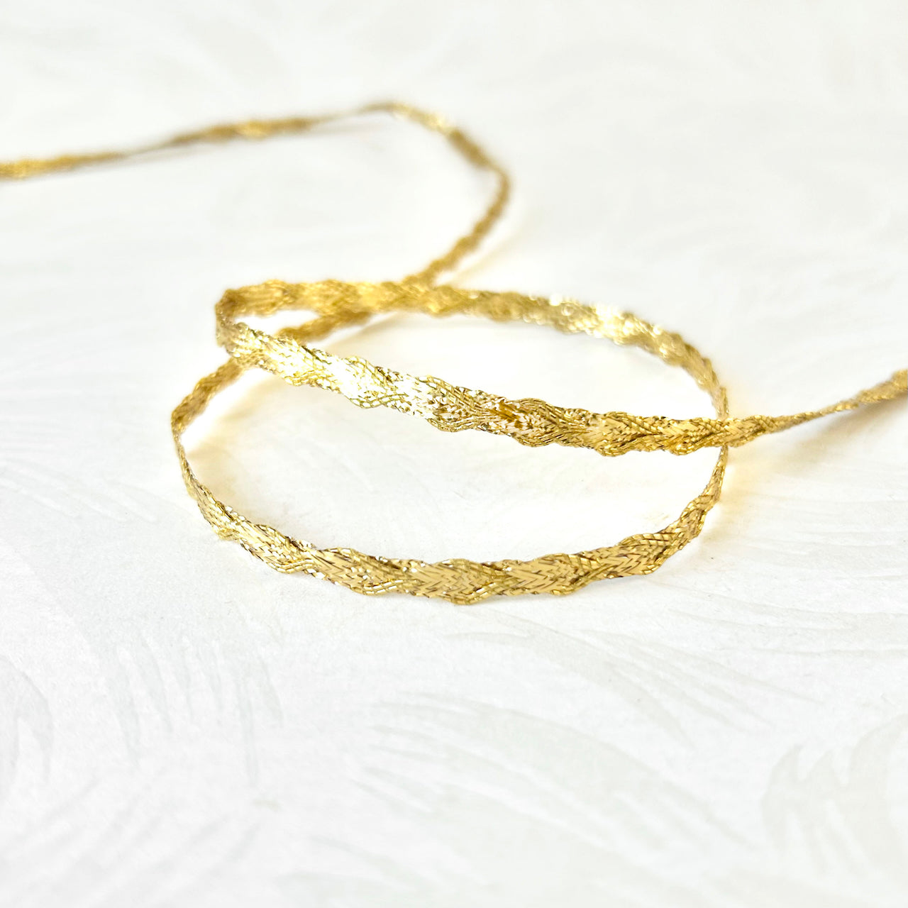 Metallic_Wavy_Line_Braid