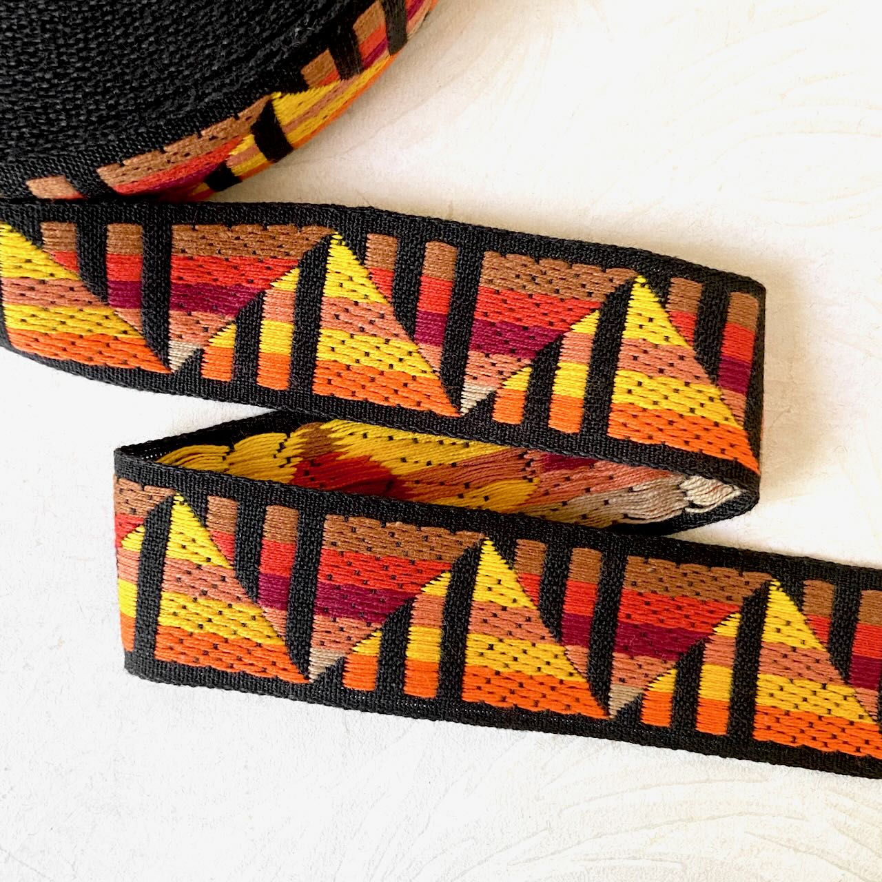 Pyramid_Illusion_Jacquard_Ribbon