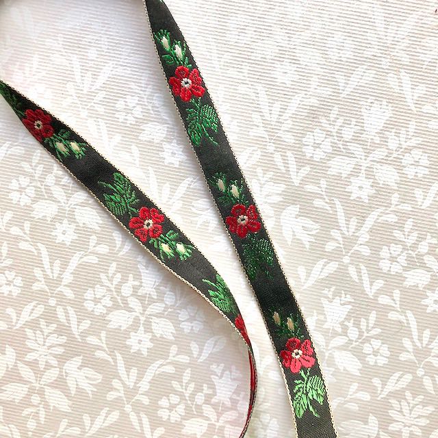 Red_Floral_Jacquard_Ribbon