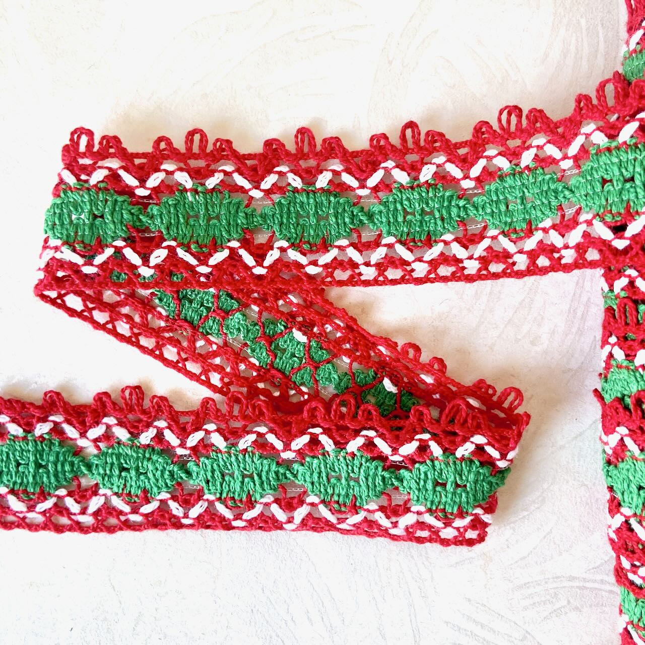 Red_Green_Cluny_Lace