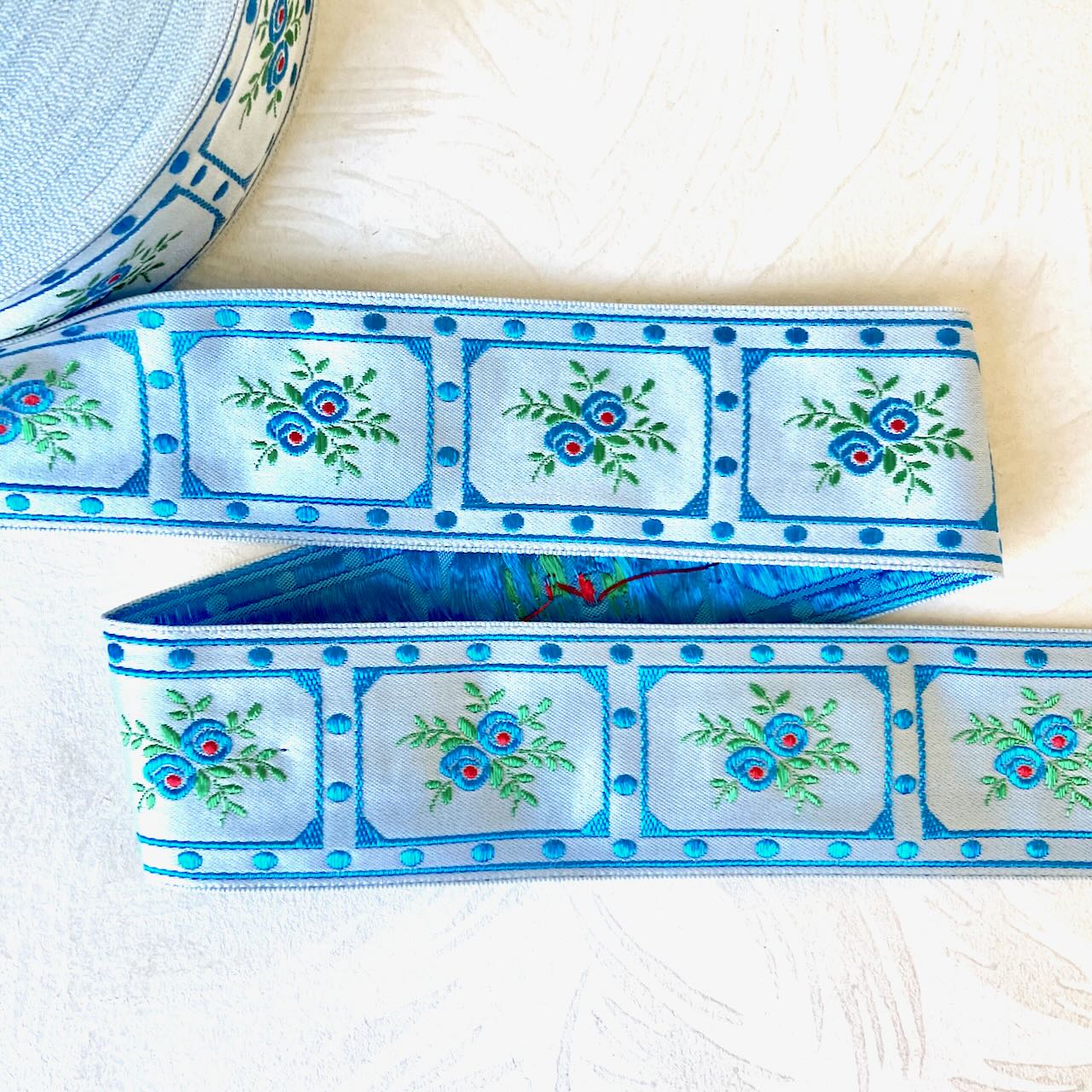 Roses_and_Leaves_Jacquard_Ribbon