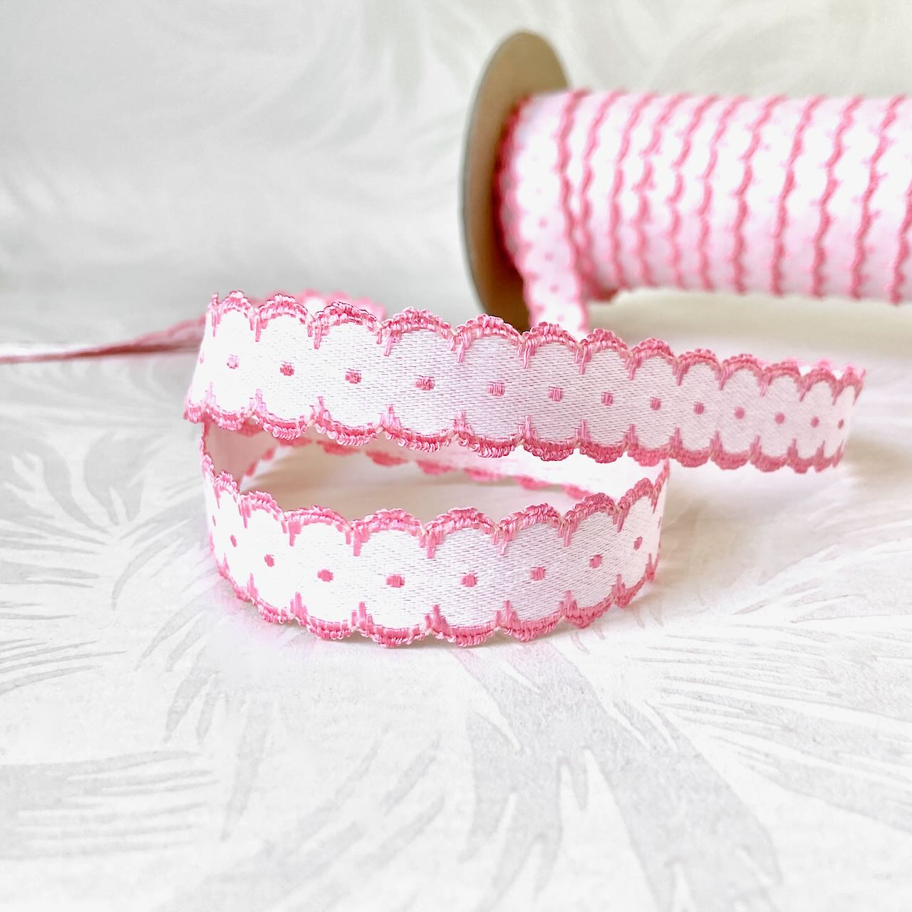 Scallop_Edge_Jacquard_Ribbon