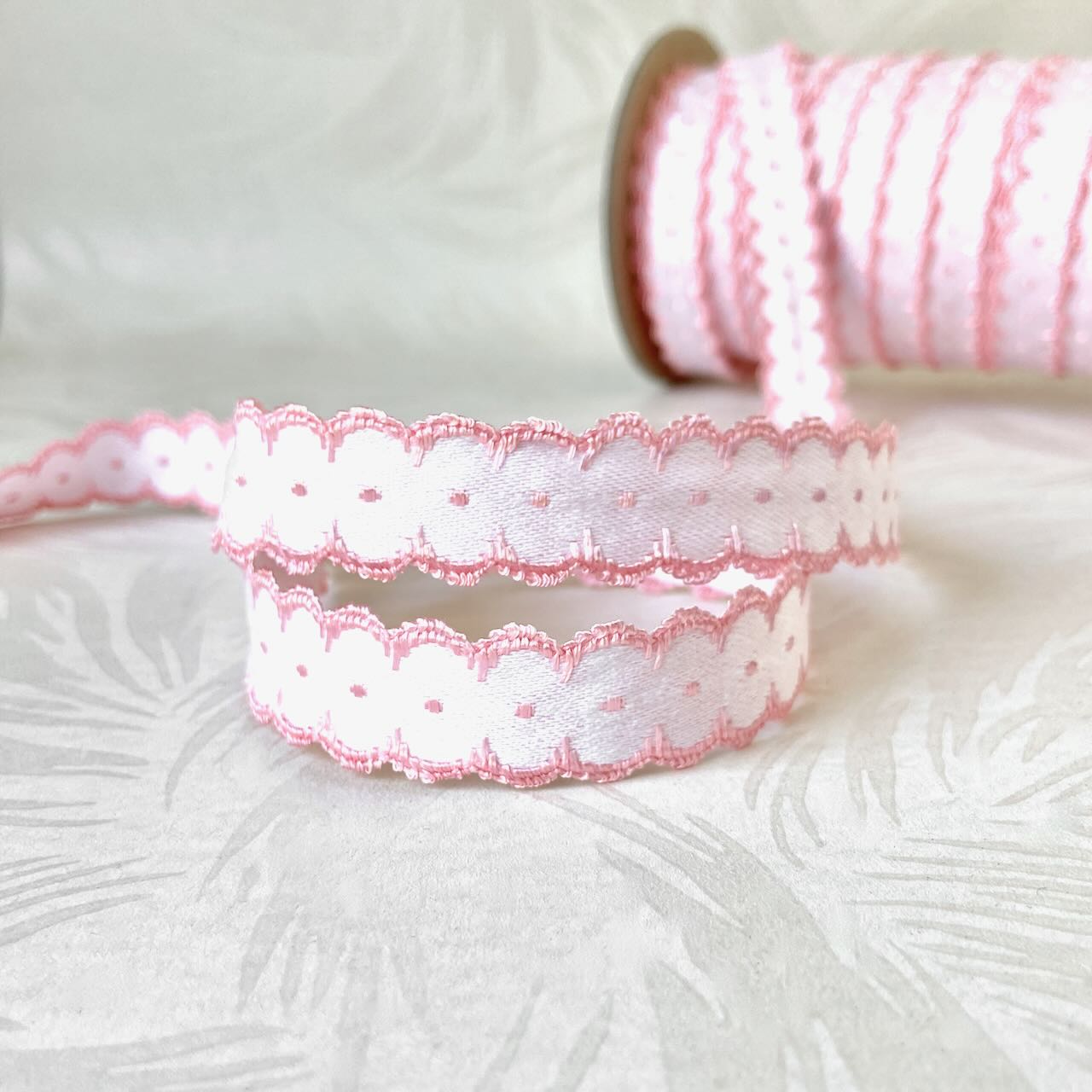 Scallop_Edge_Jacquard_Ribbon