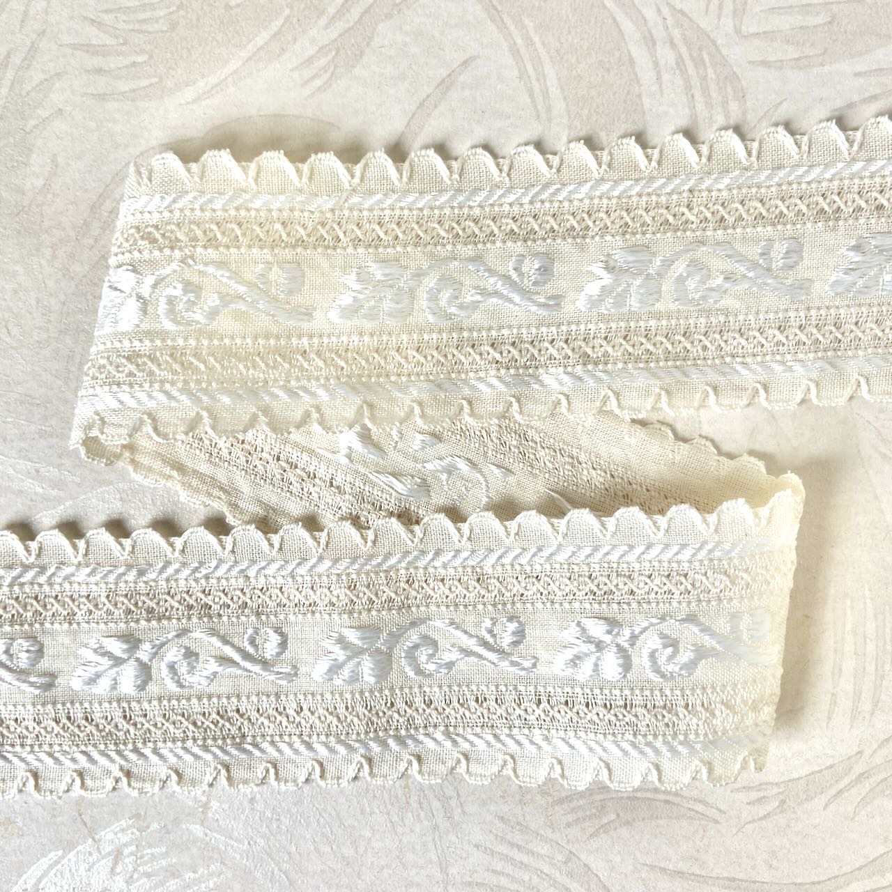 Scalloped_Edge_Lace_Jacquard_Ribbon