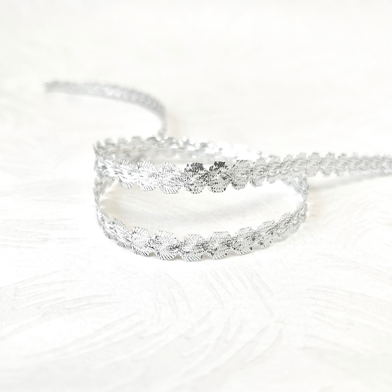 Scalloped_Edge_Metallic_Braid
