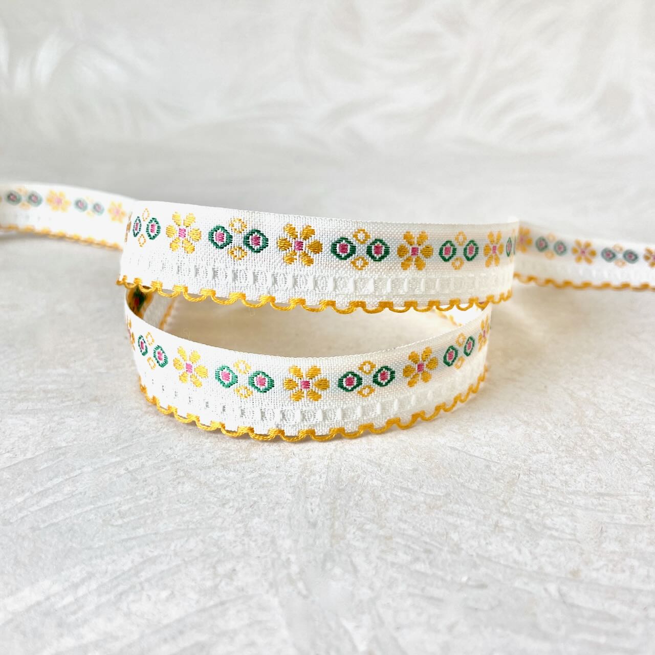 One sided Scalloped Flowers and Circles Jacquard - Vintage - Multiple Colorways