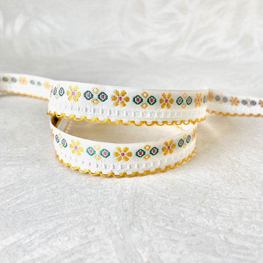 One sided Scalloped Flowers and Circles Jacquard - Vintage - Multiple Colorways